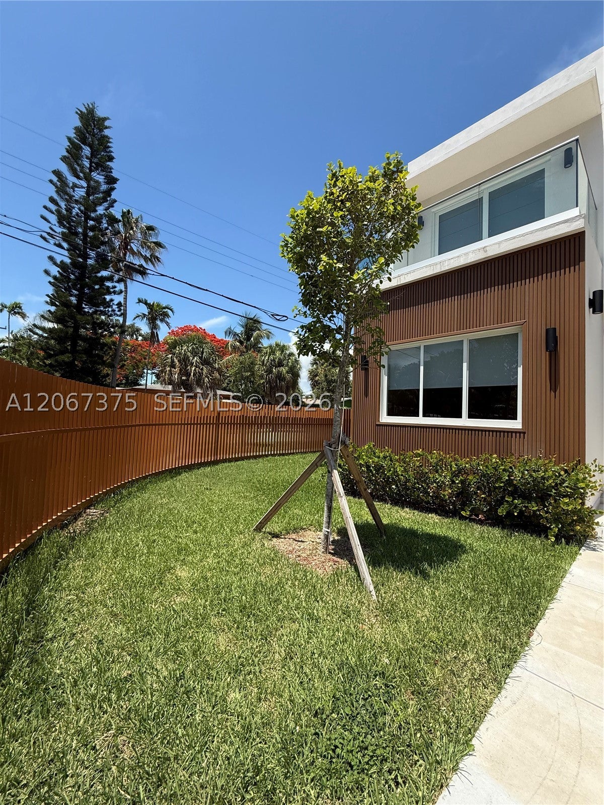 3326 Elizabeth St