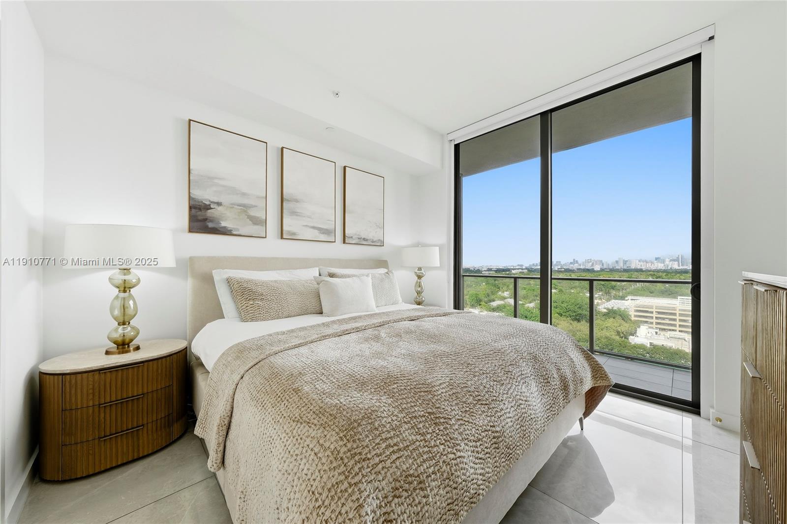 MR C RESIDENCES - Residential