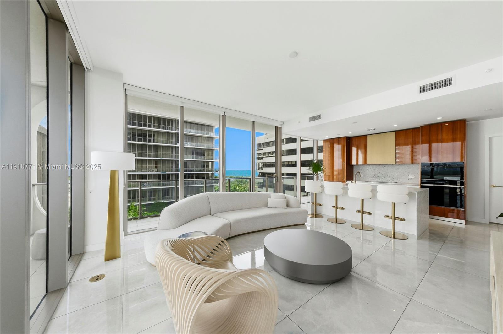 MR C RESIDENCES - Residential