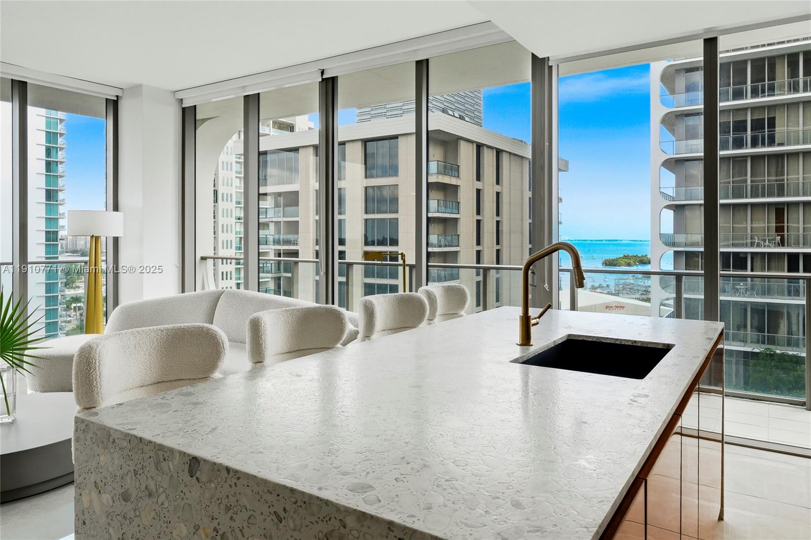 MR C RESIDENCES - Residential