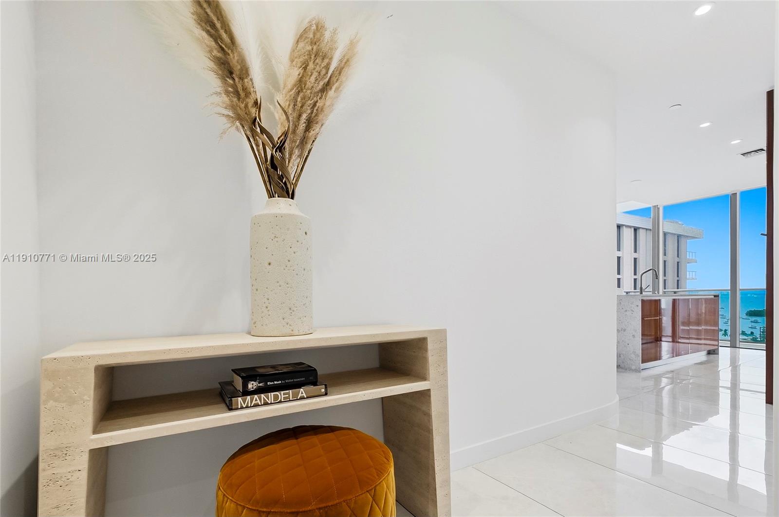 MR C RESIDENCES - Residential