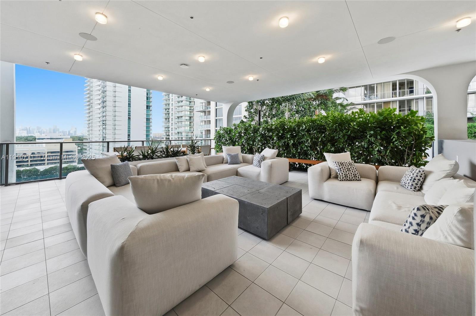 MR C RESIDENCES - Residential