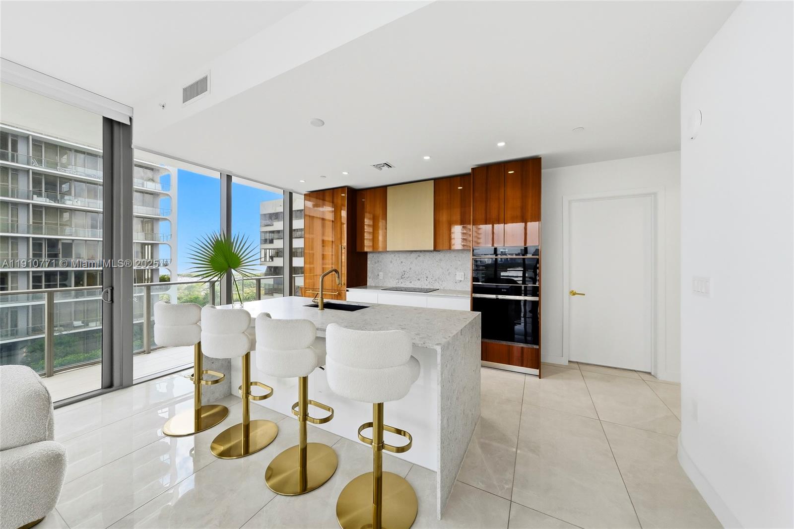 MR C RESIDENCES - Residential