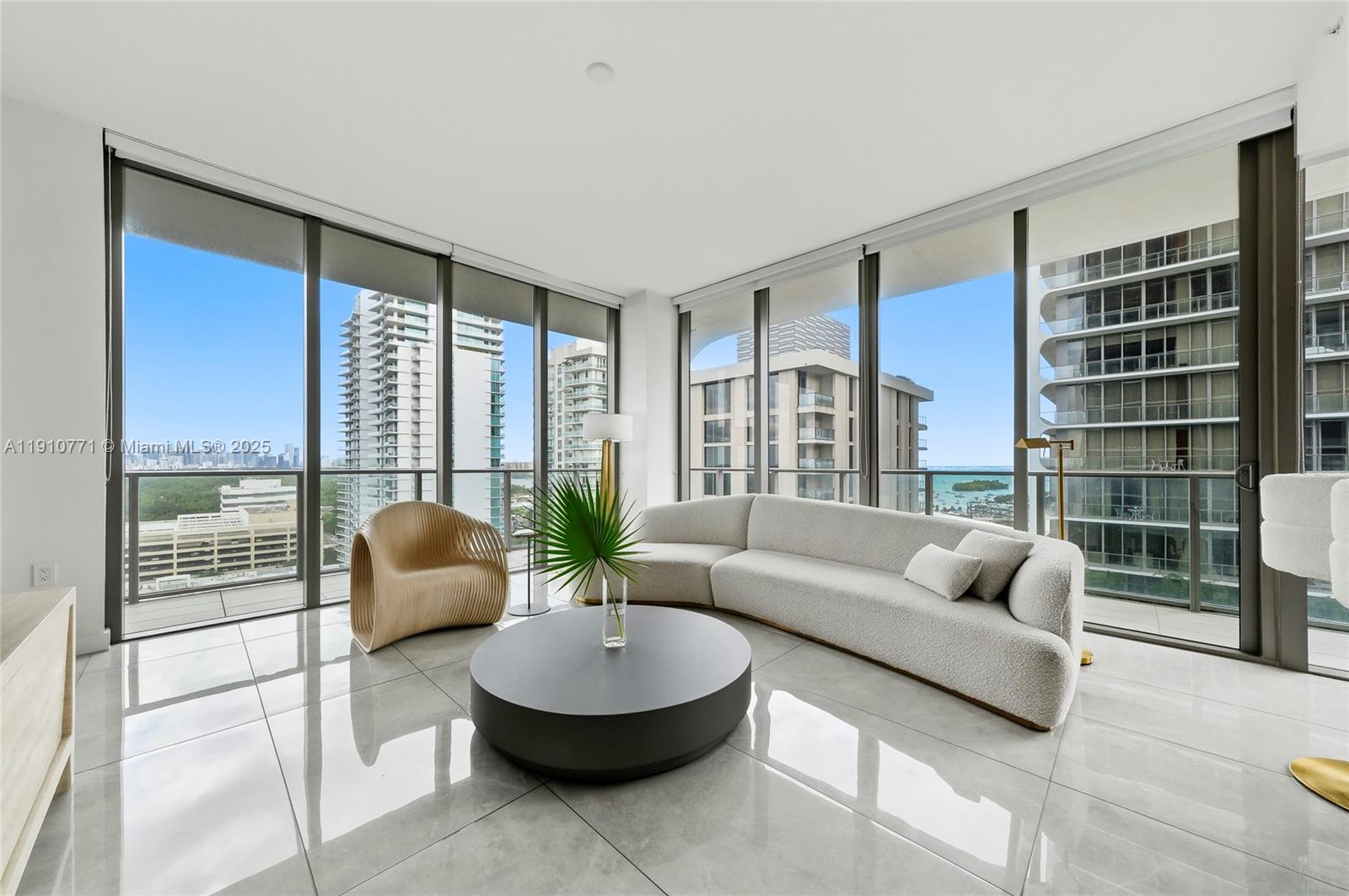 MR C RESIDENCES - Residential