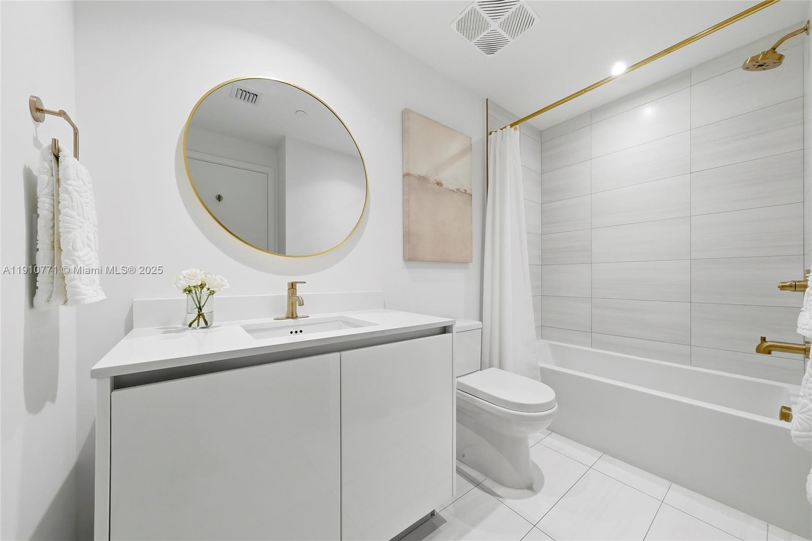 MR C RESIDENCES - Residential