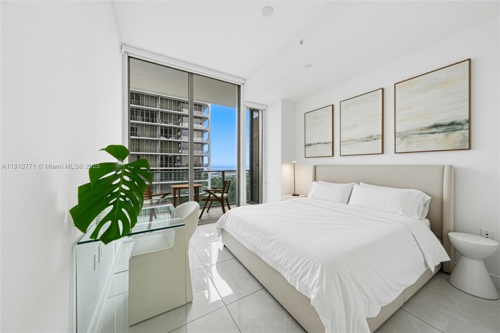 MR C RESIDENCES - Residential