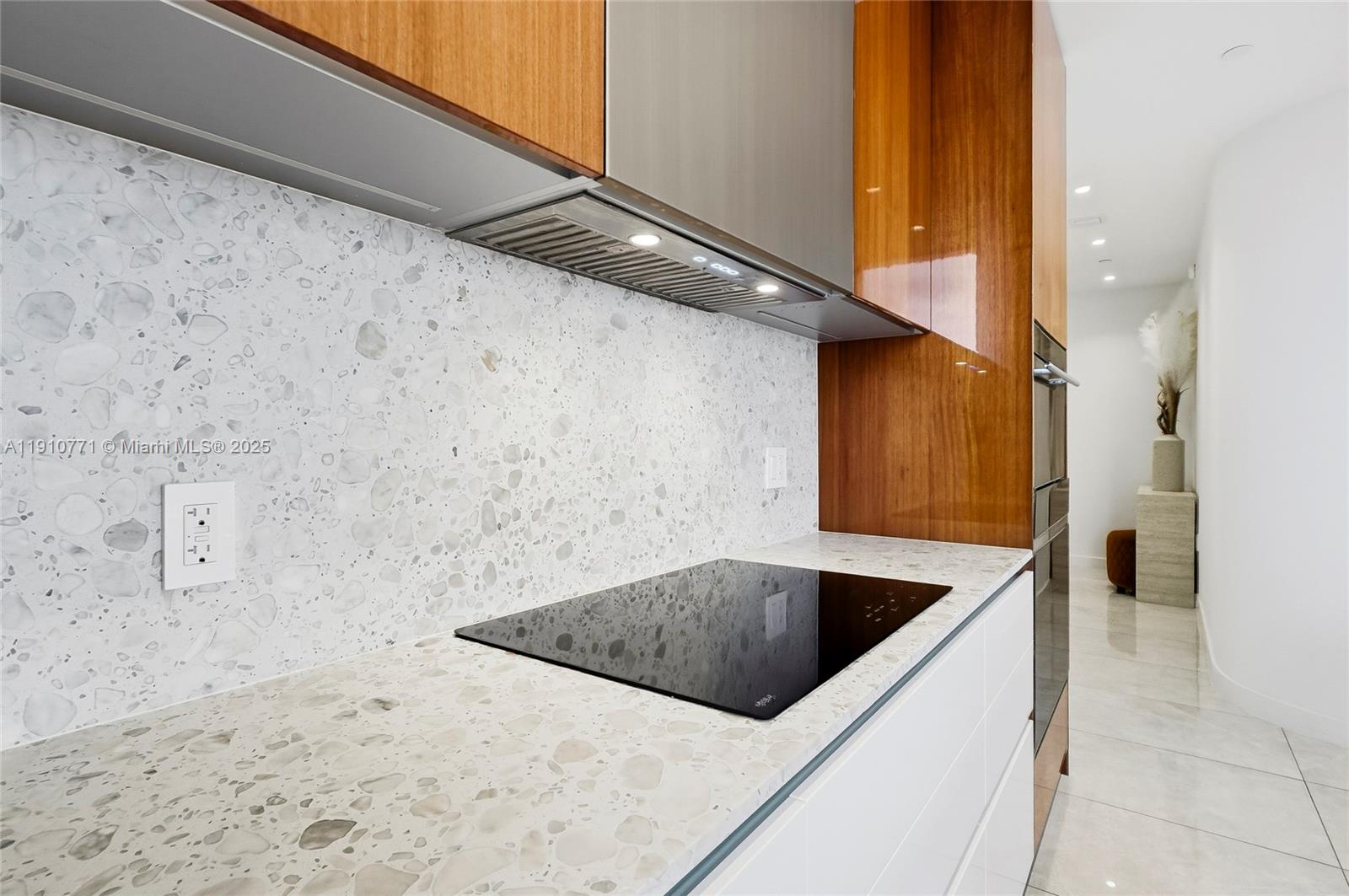 MR C RESIDENCES - Residential