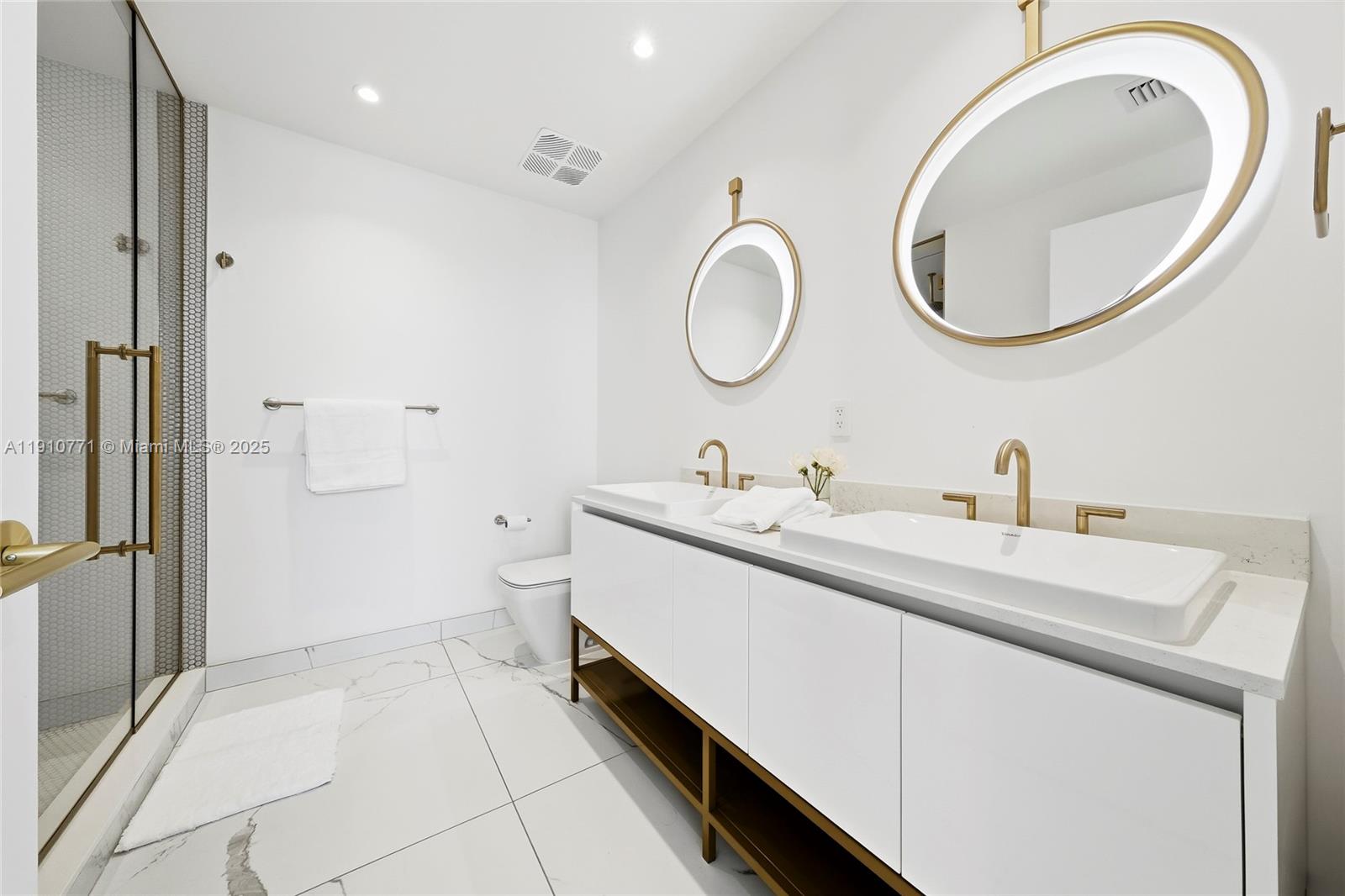 MR C RESIDENCES - Residential