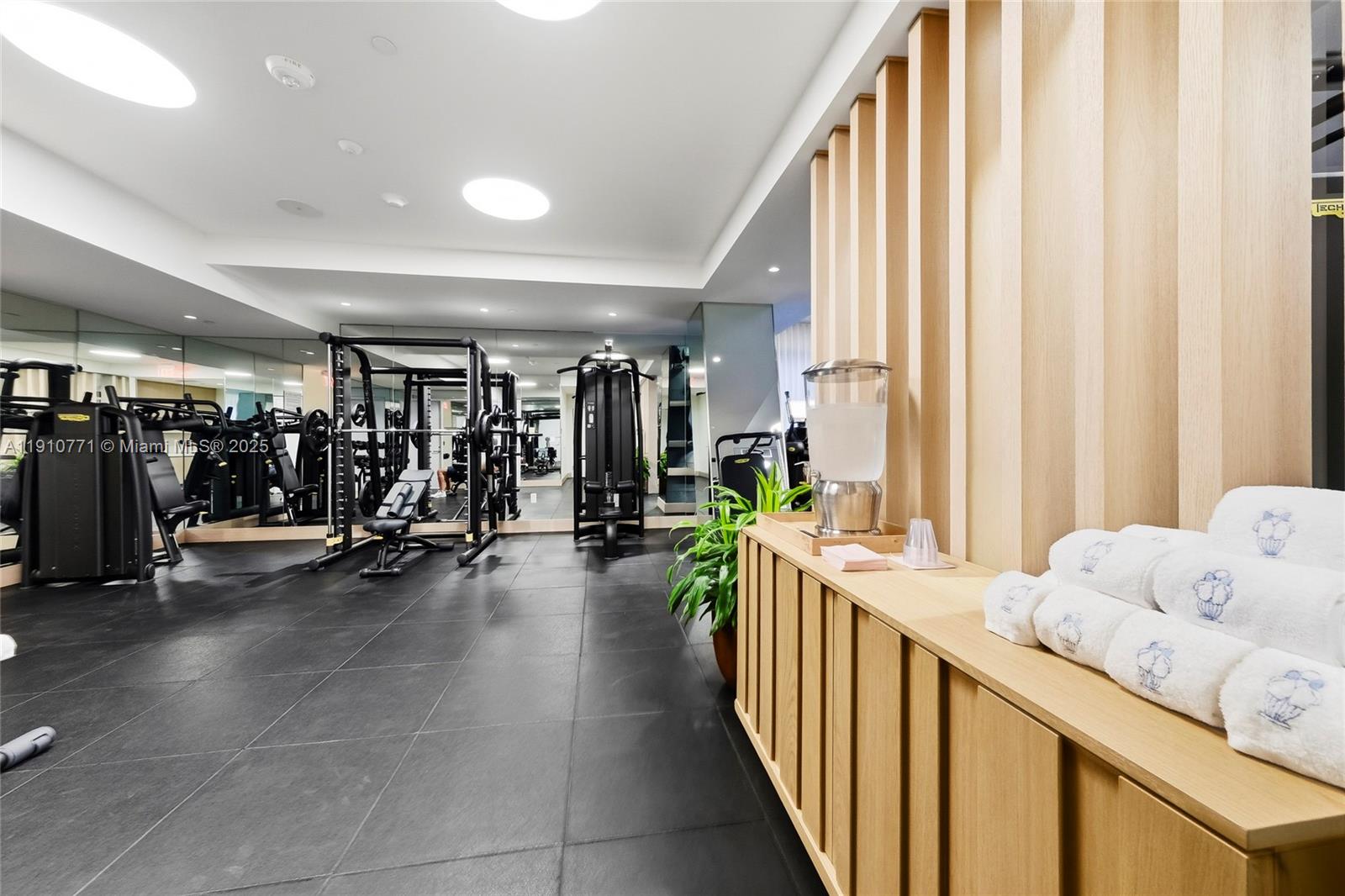 MR C RESIDENCES - Residential