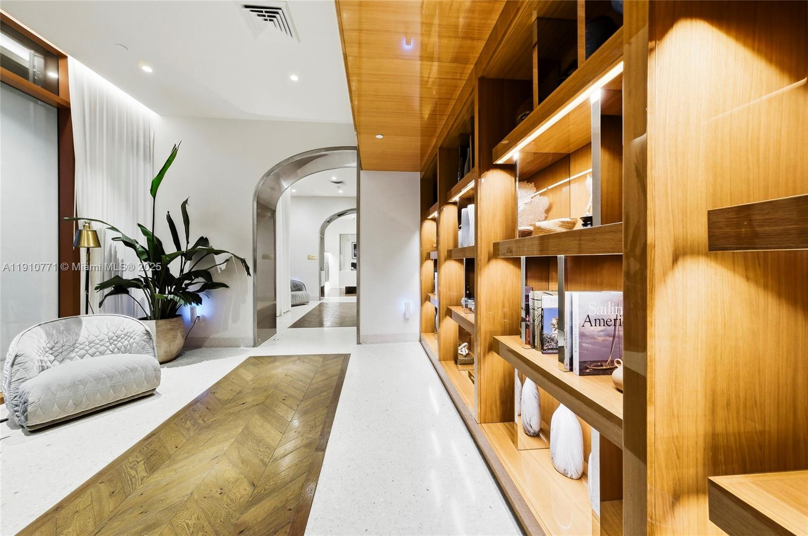 MR C RESIDENCES - Residential