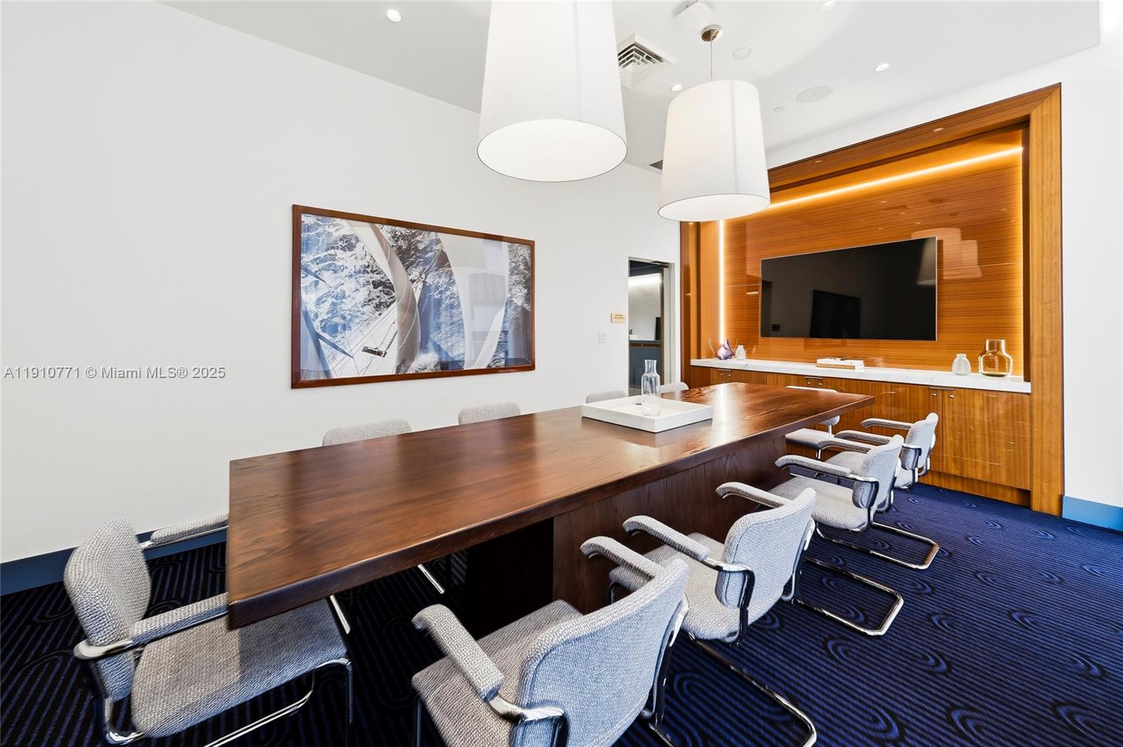 MR C RESIDENCES - Residential