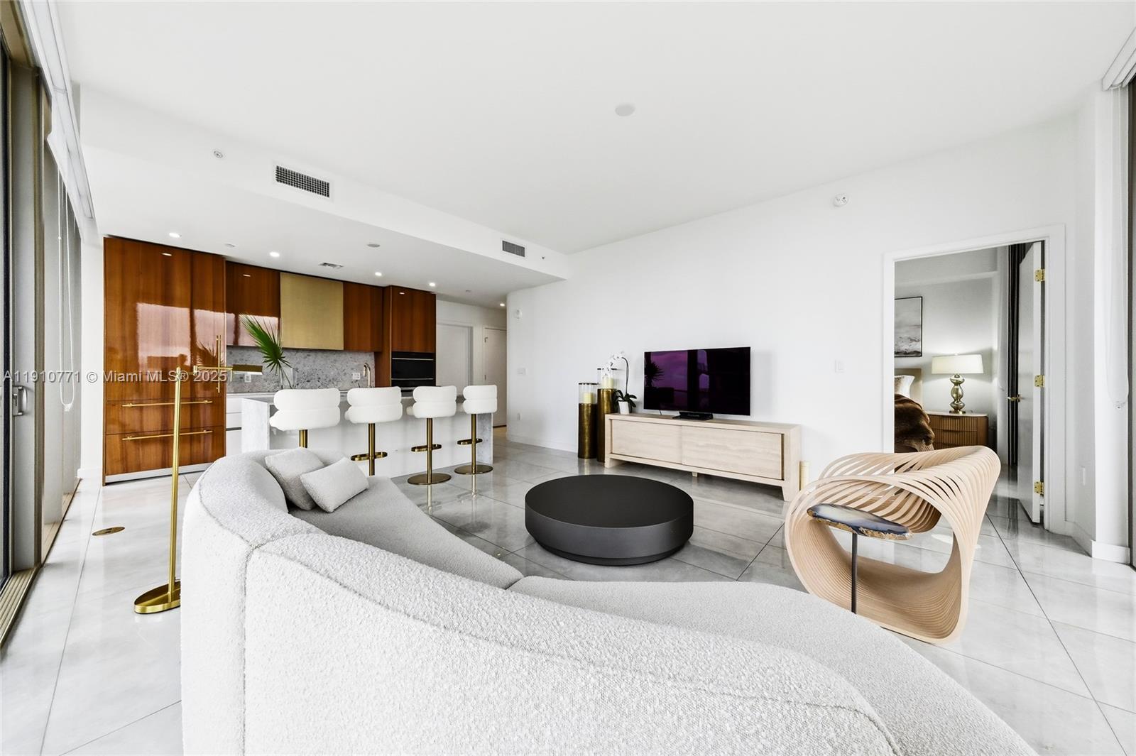 MR C RESIDENCES - Residential