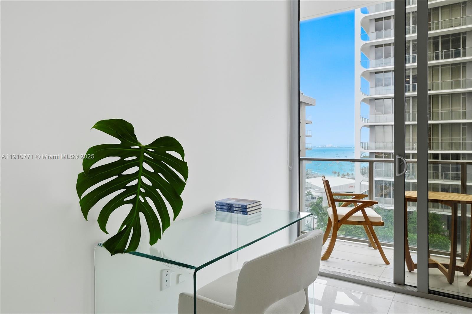 MR C RESIDENCES - Residential