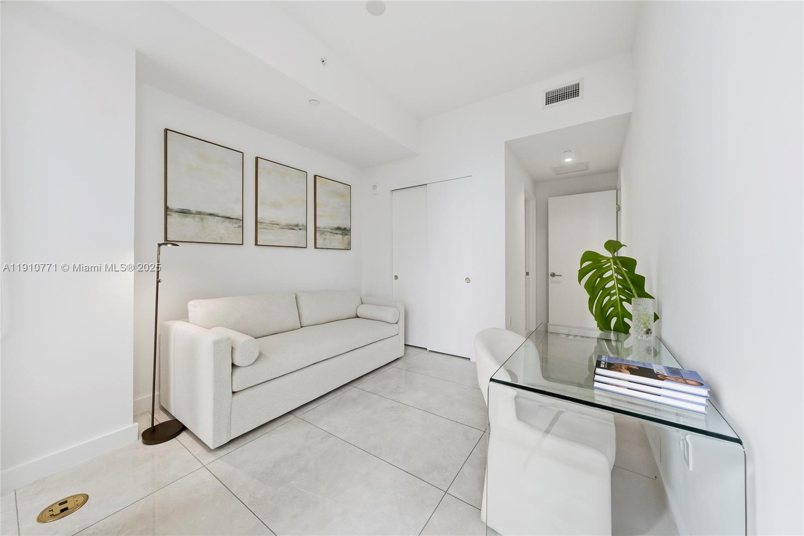 MR C RESIDENCES - Residential