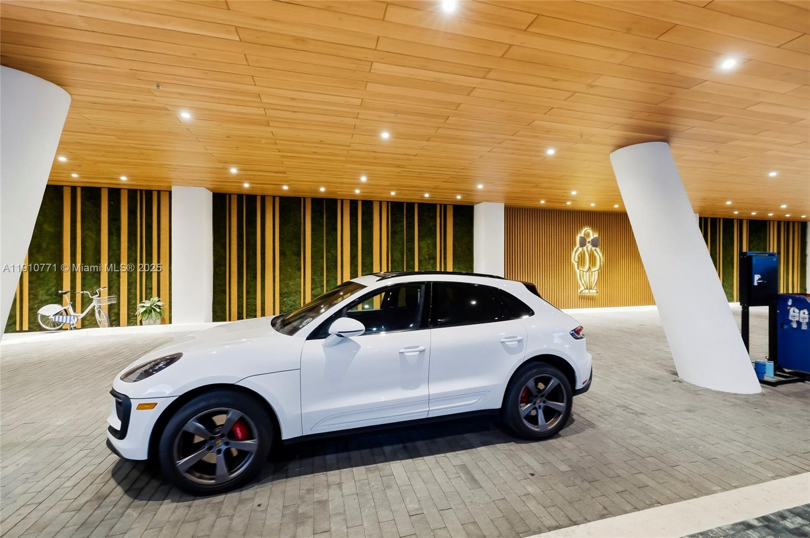 MR C RESIDENCES - Residential