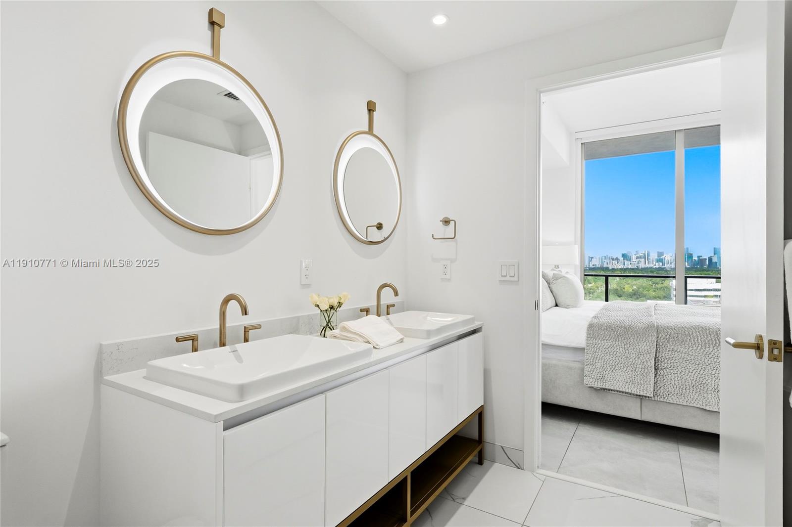 MR C RESIDENCES - Residential