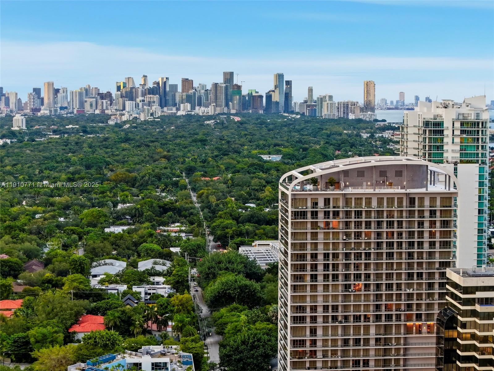 MR C RESIDENCES - Residential