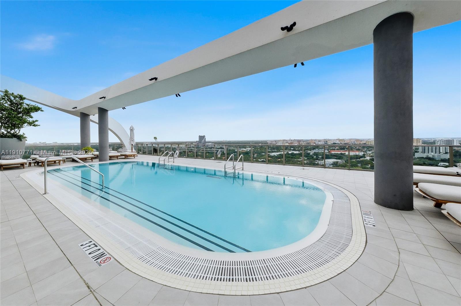 MR C RESIDENCES - Residential