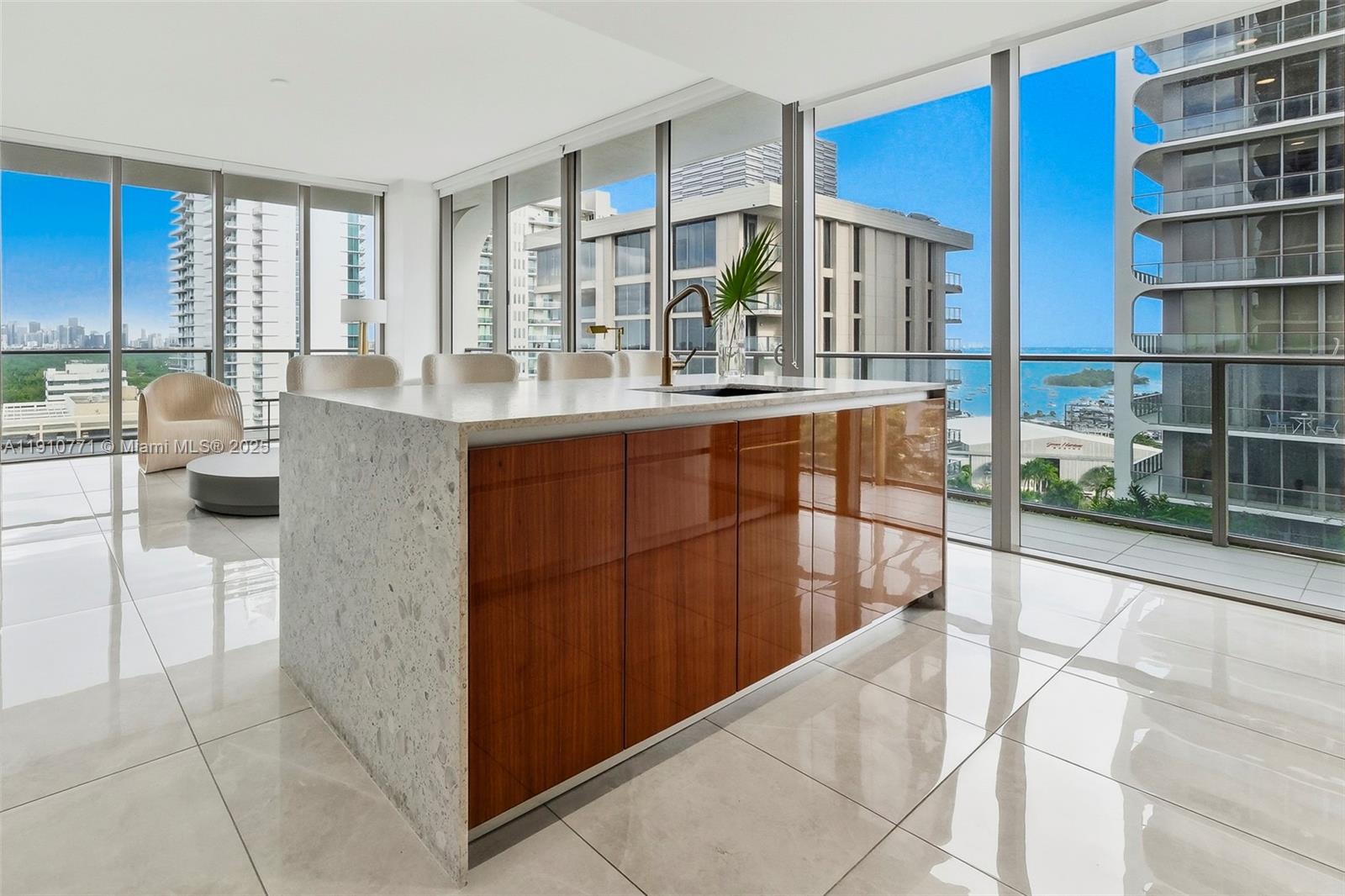 MR C RESIDENCES - Residential