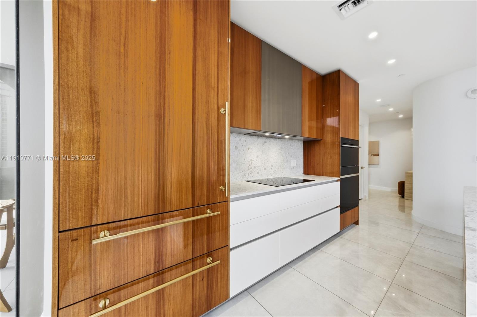 MR C RESIDENCES - Residential