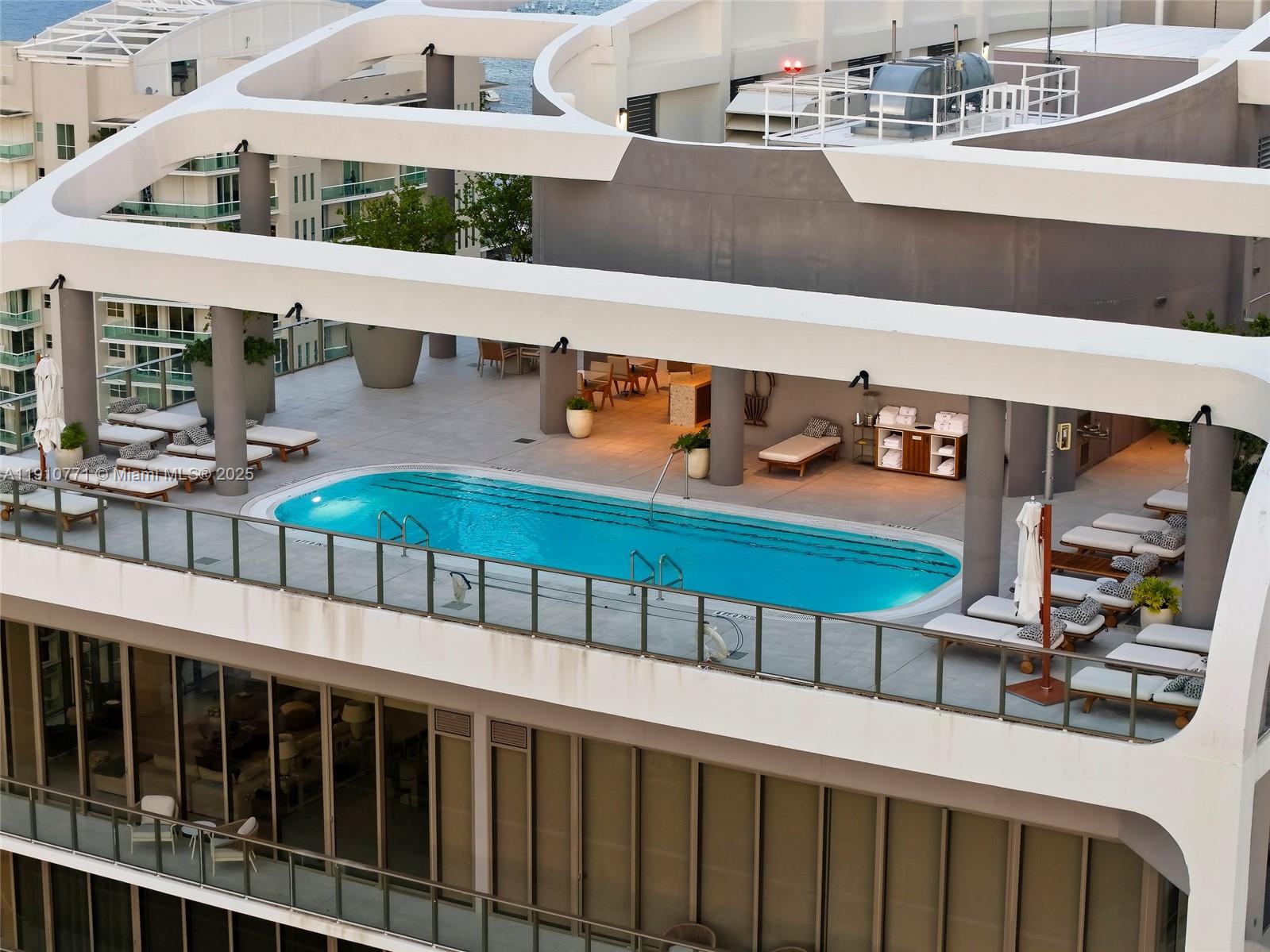 MR C RESIDENCES - Residential