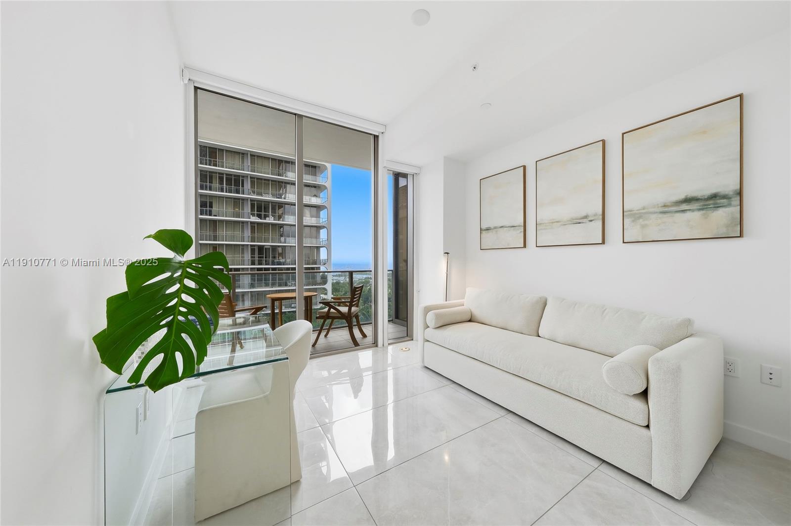 MR C RESIDENCES - Residential