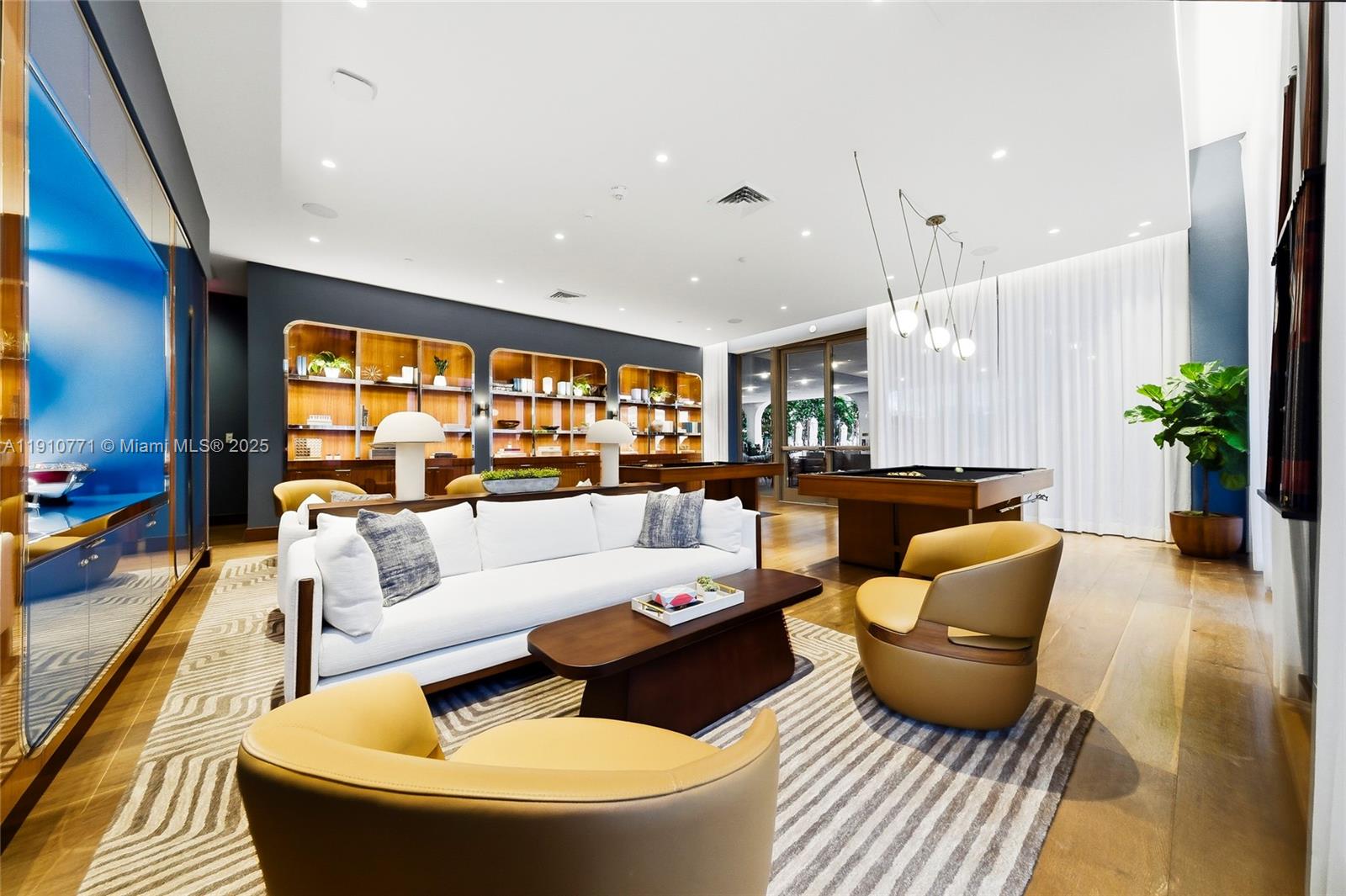 MR C RESIDENCES - Residential