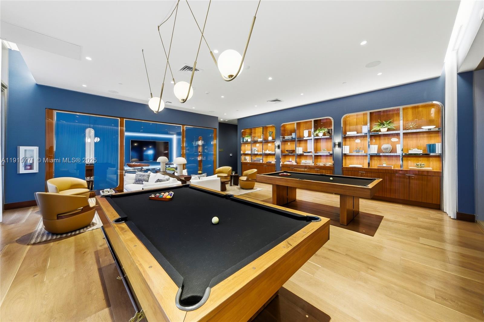 MR C RESIDENCES - Residential