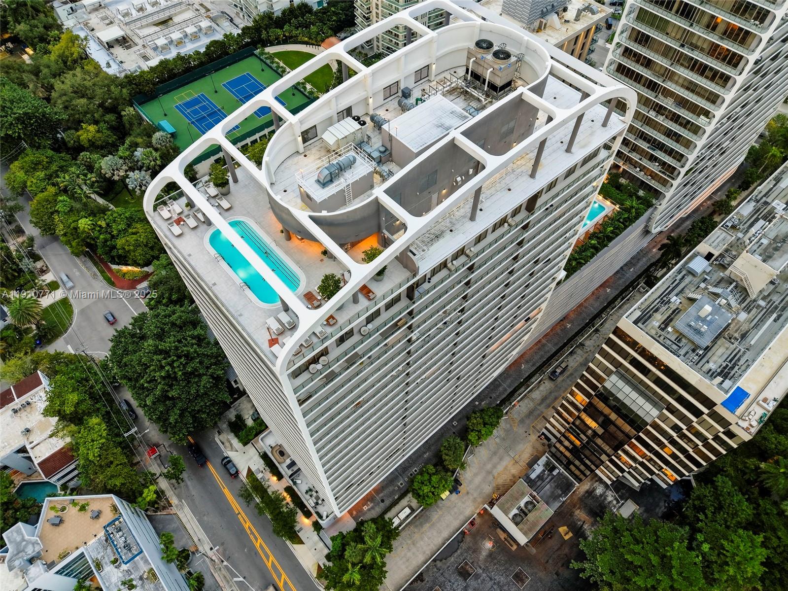 MR C RESIDENCES - Residential