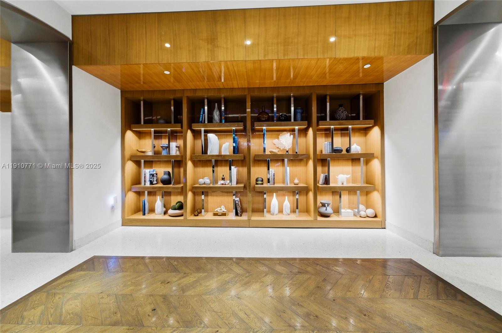 MR C RESIDENCES - Residential