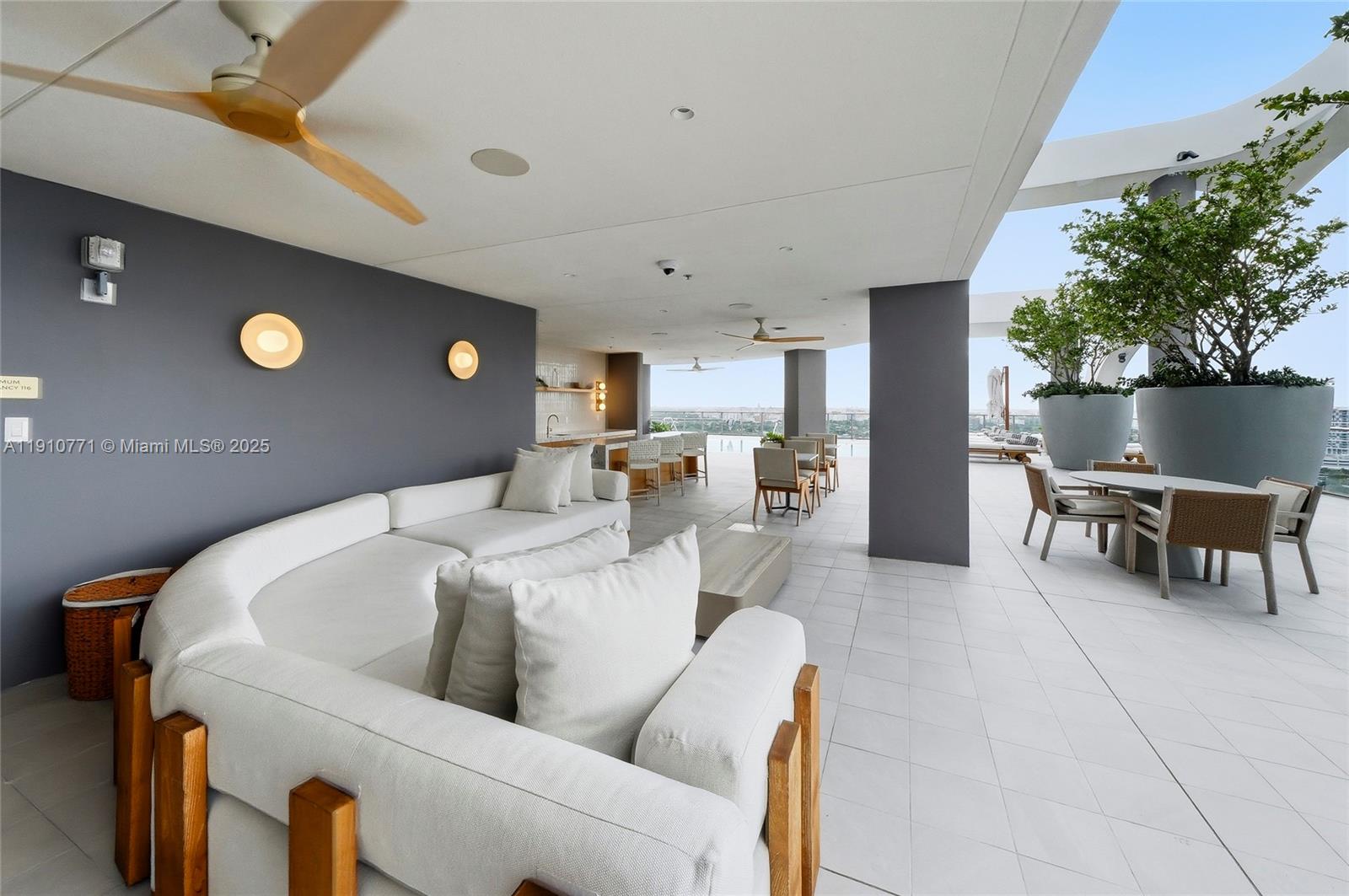 MR C RESIDENCES - Residential