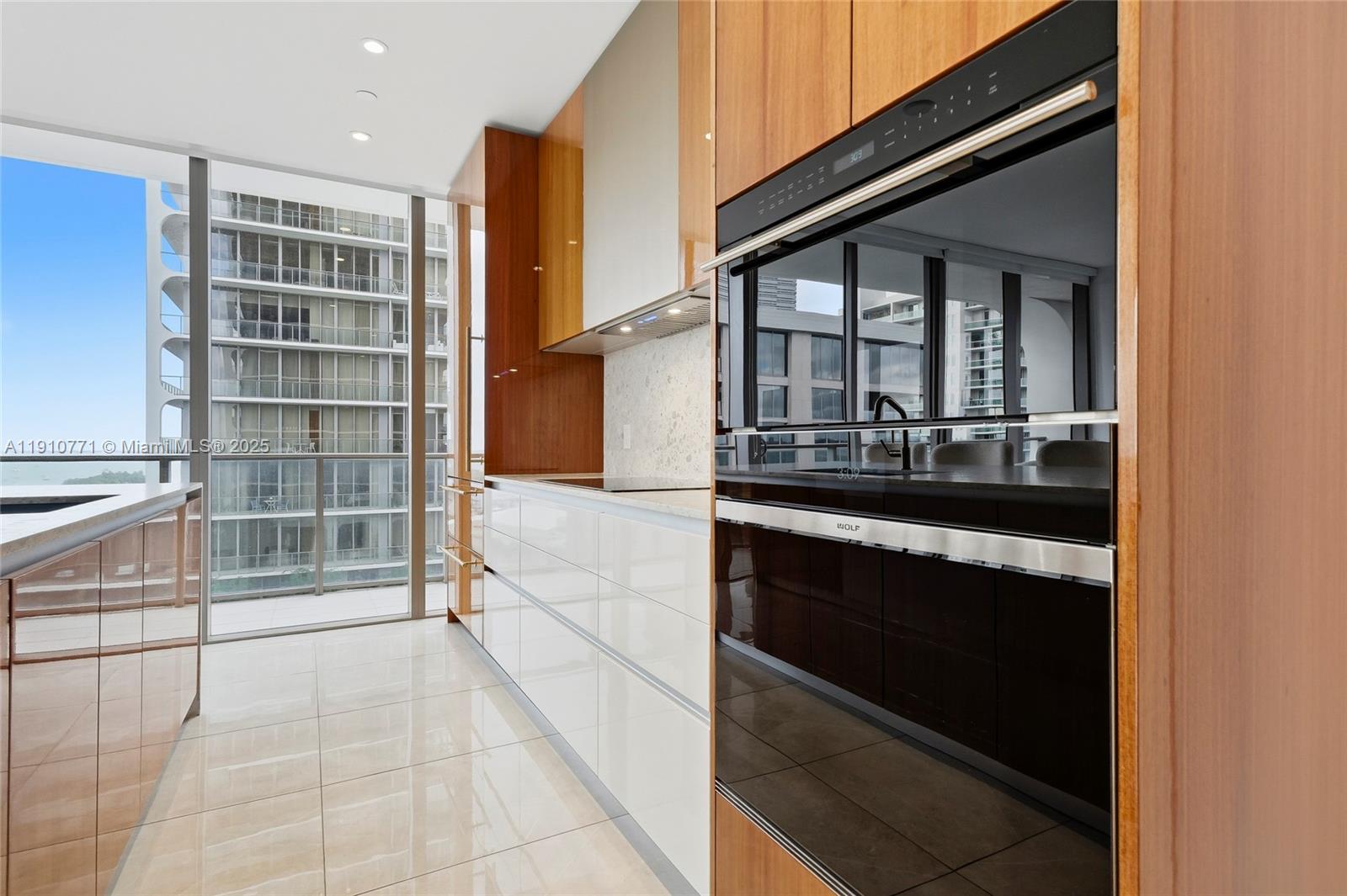 MR C RESIDENCES - Residential