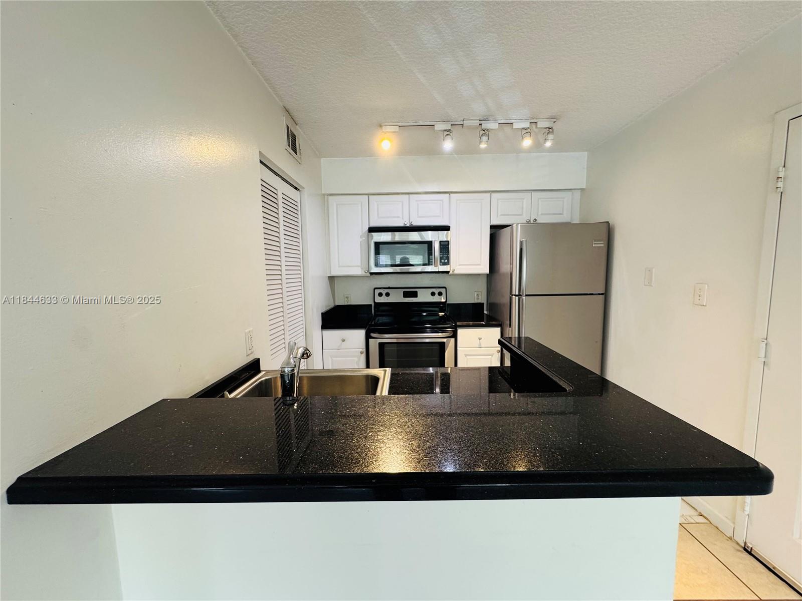 Don’t Miss Out on This Updated 1-Bed/1-Bath in Hollywood Parc! This stylish unit featuring granite countertops, stainless steel appliances, ceramic floors throughout, Huge closet, dishwasher, and in-unit washer/dryer—has everything you need for easy living! Enjoy Resort-style amenities: 2 sparkling pools, jacuzzi, tennis court, and a fully equipped gym, all with on-site management for peace of mind. Unbeatable Location: Just minutes from I-95, 595, and the Turnpike, with quick access to downtown Hollywood’s nightlife, the famous Hollywood Beach Broadwalk, and Fort Lauderdale Airport, Opportunities like this go fast—schedule your showing today!