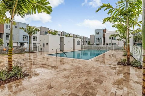 2561 NE 193rd St 1107 Miami FL 33180