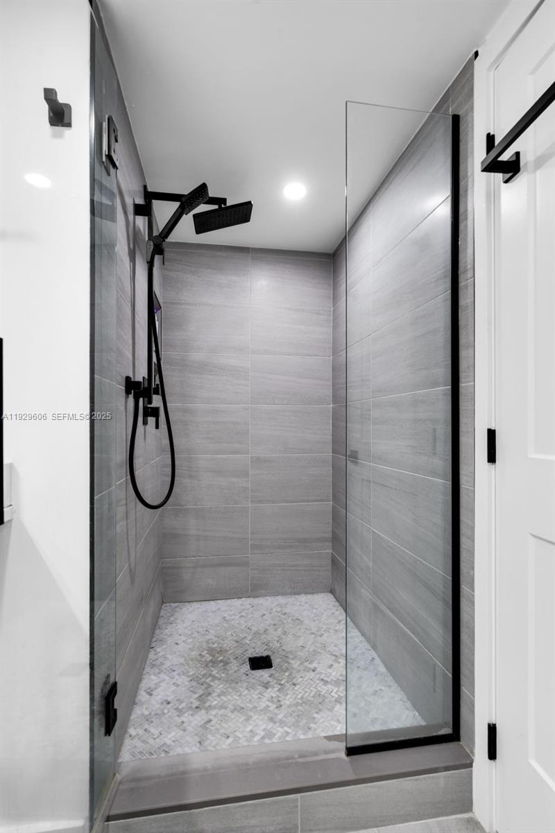 OLYMPUS CONDO PHASE - Residential