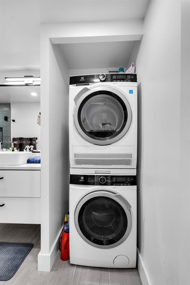 OLYMPUS CONDO PHASE - Residential