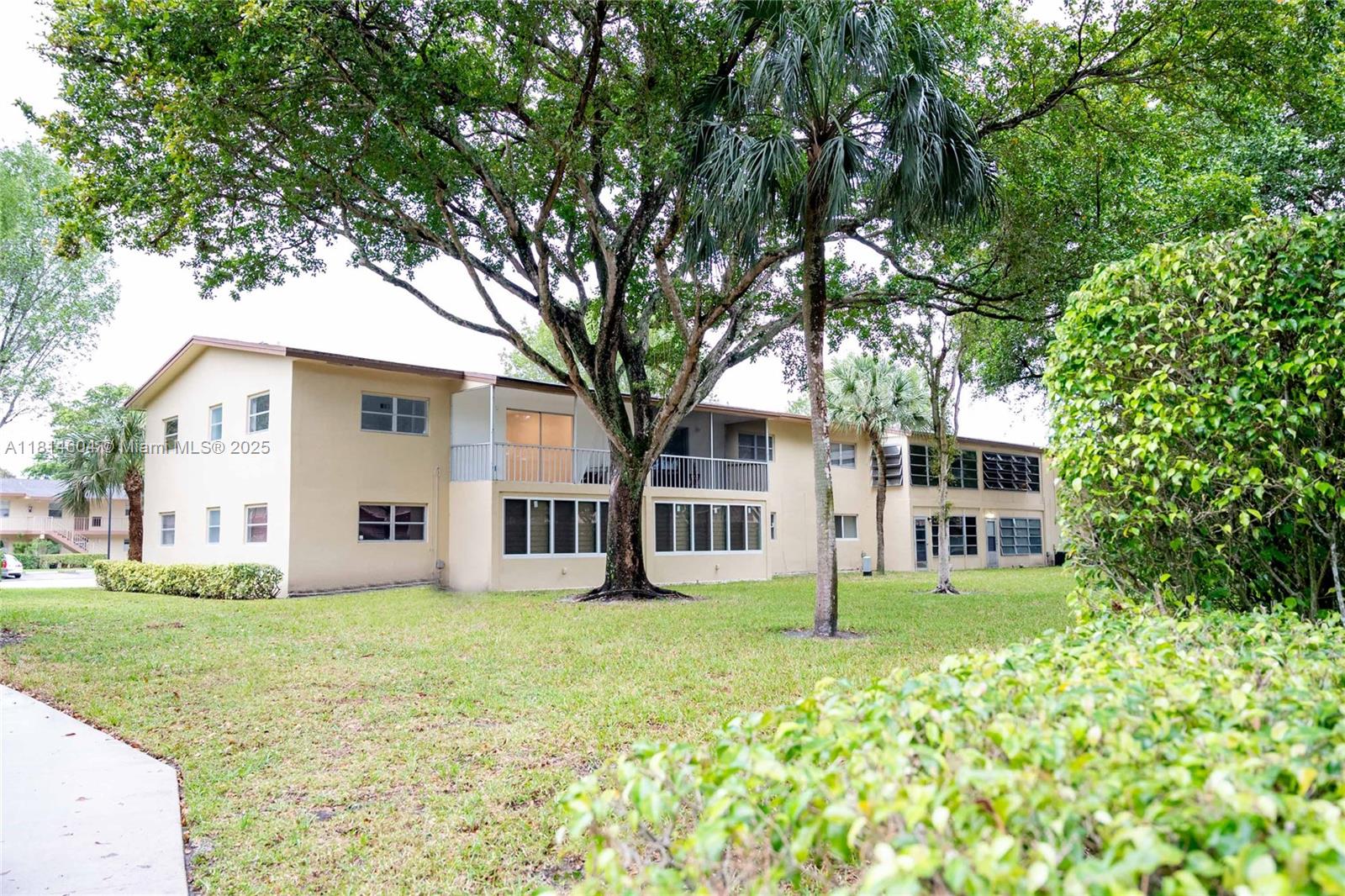 ORIOLE GARDENS THREE 77 C - Residential