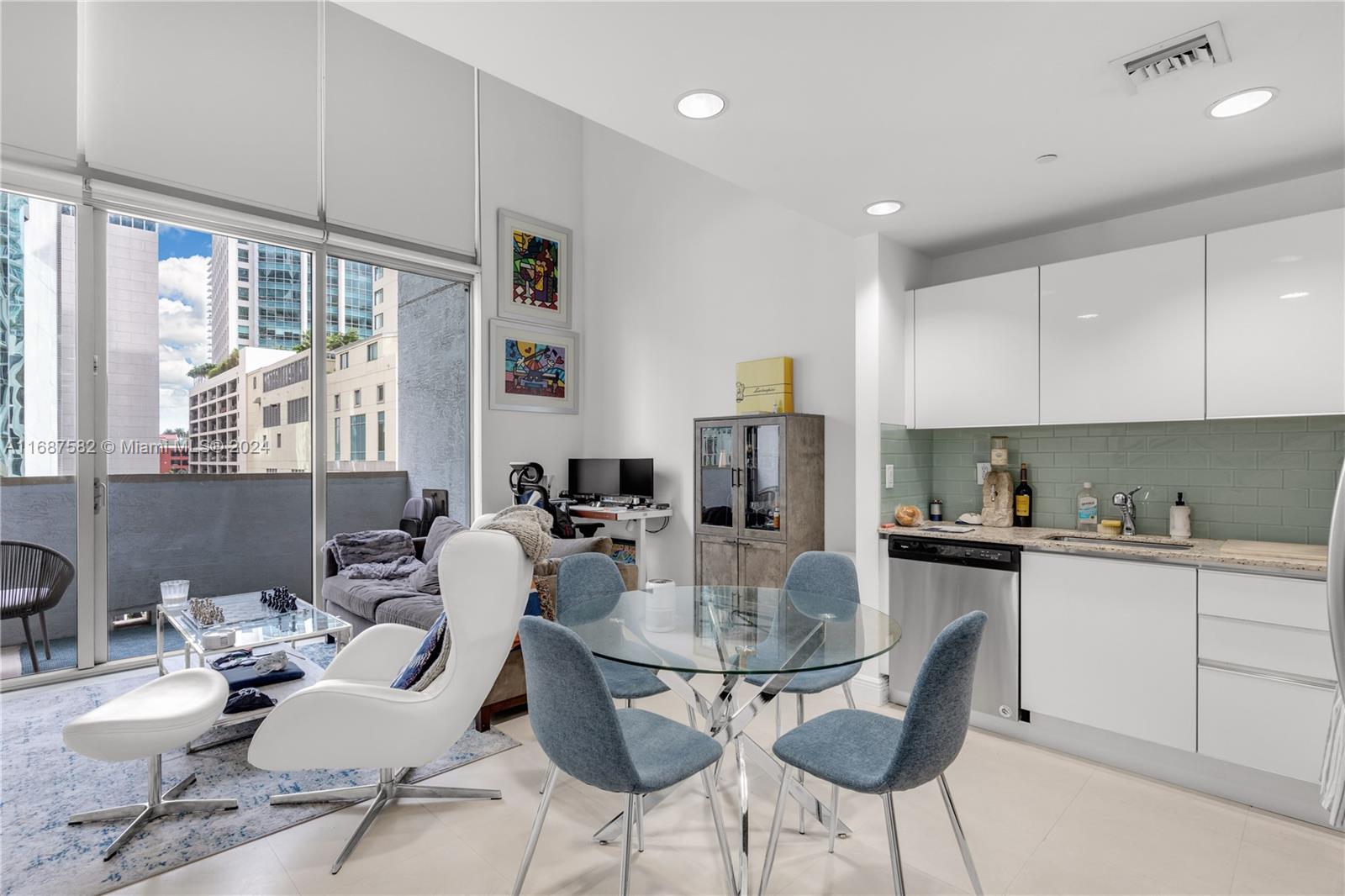 1060 Brickell Ave 409