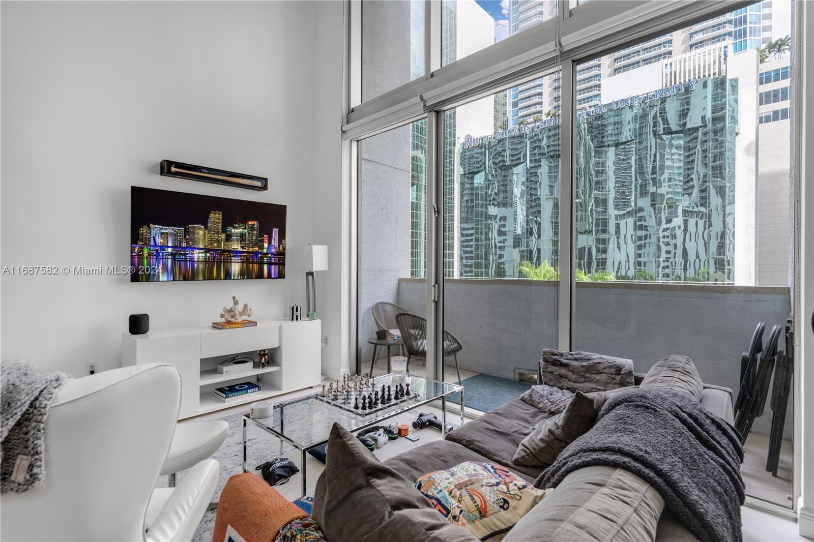 1060 Brickell Ave 409