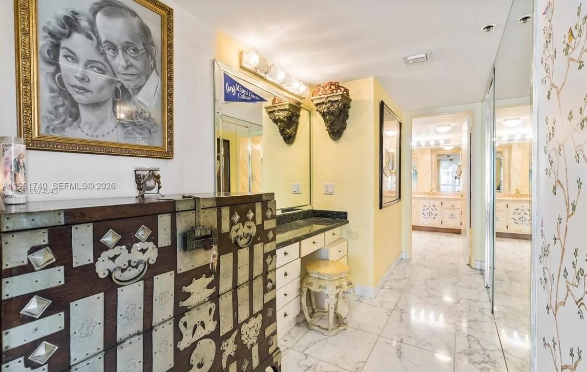 VENETIA CONDO - Residential