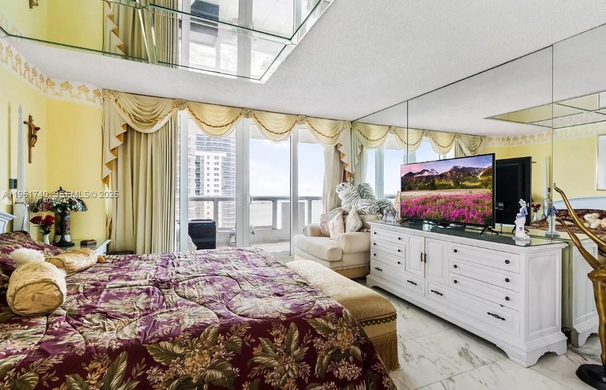 VENETIA CONDO - Residential