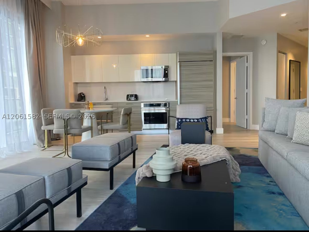 121 NE 34th St L604
