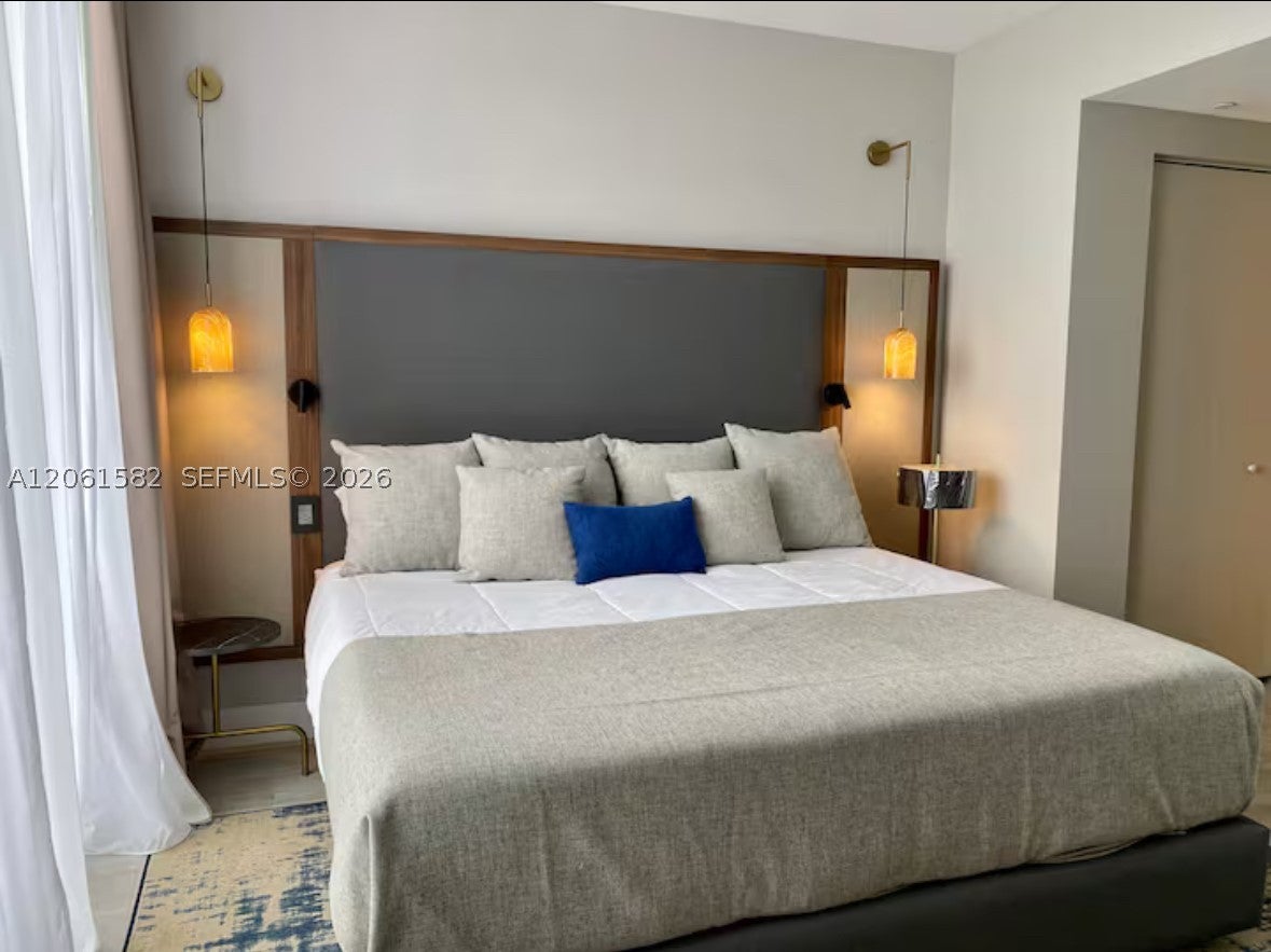 121 NE 34th St L604