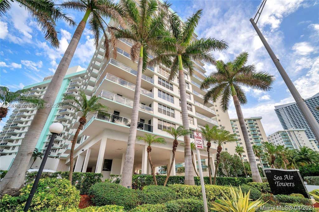 Photo of 3725 S Ocean Dr #1219, Hollywood, FL 33019 (MLS # A12028430)