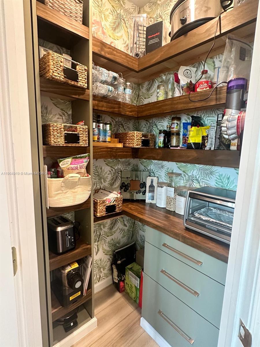 ENCLAVE AT MANGONIA PARK - Residential