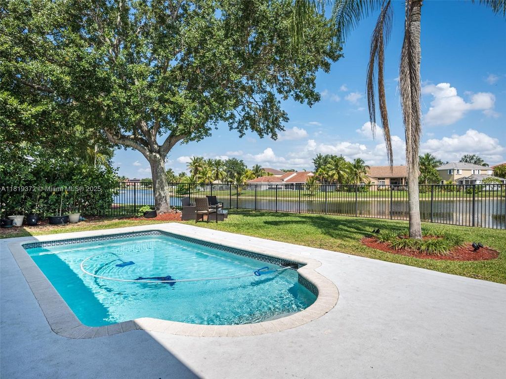 Photo of 643 Lake Blvd, Weston, FL 33326 (MLS # A11819372)