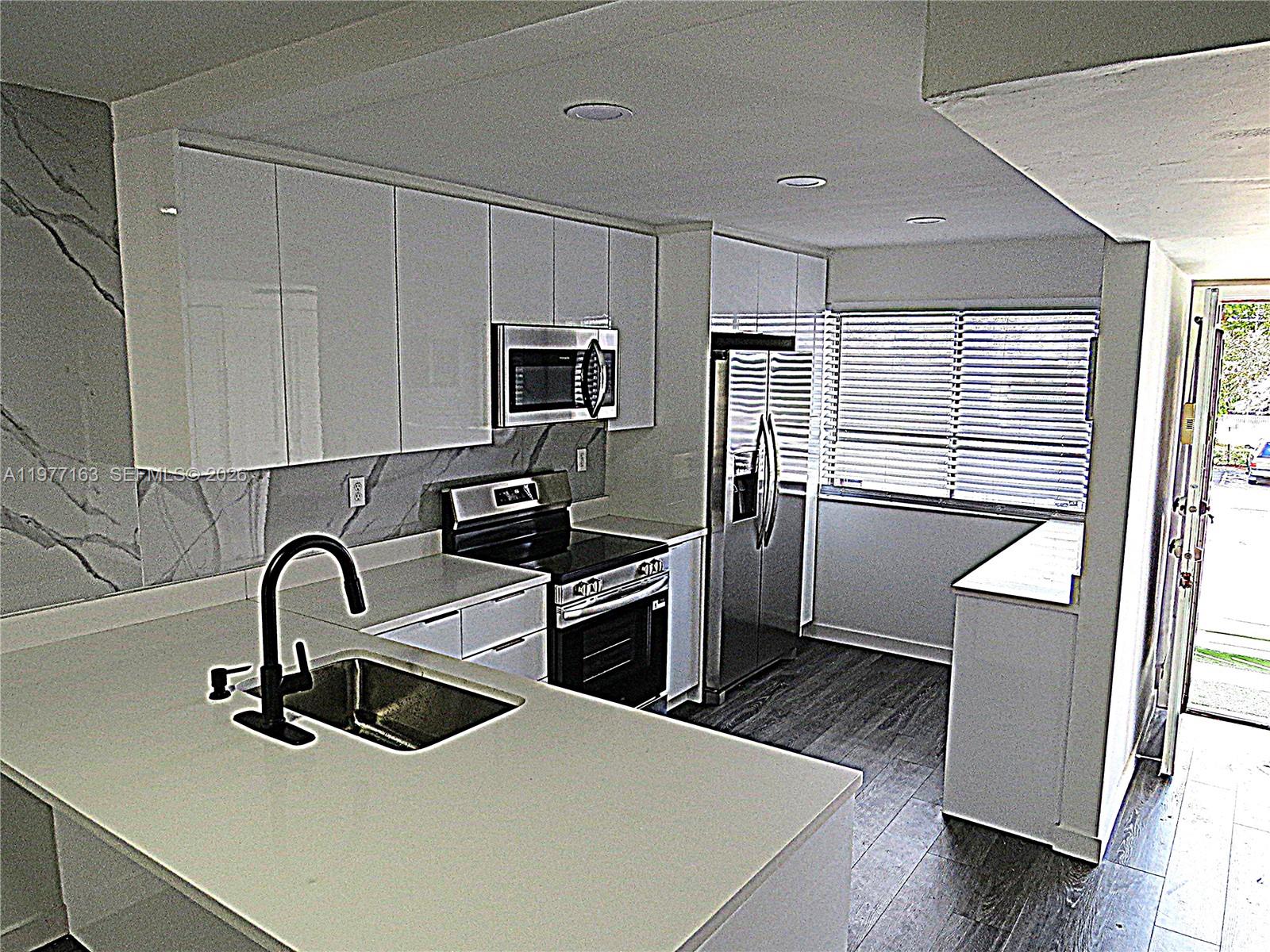 LAS VISTAS B IN INVERRARY - Residential