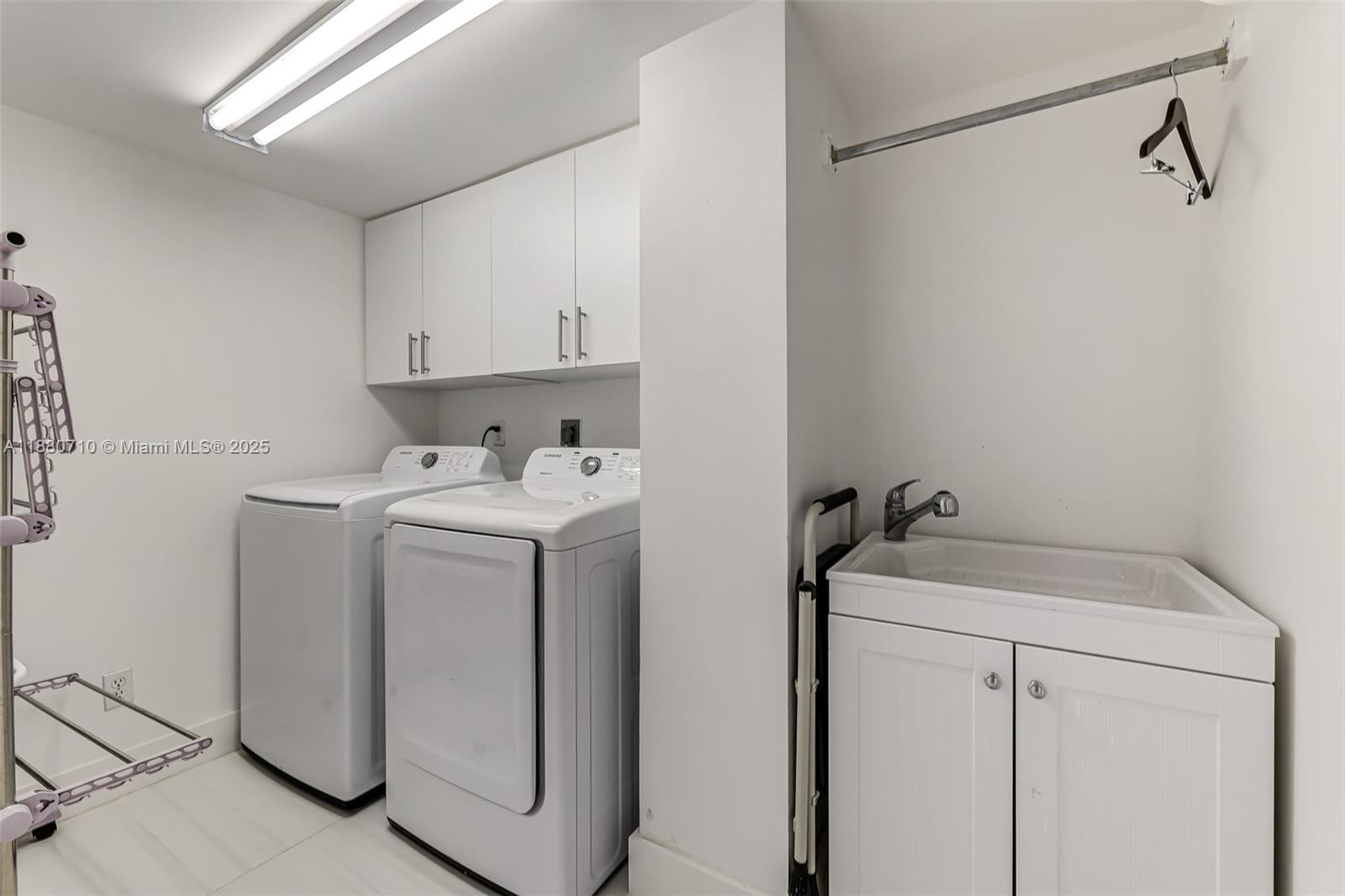 SUNSET HARBOUR NORTH COND - Residential Lease
