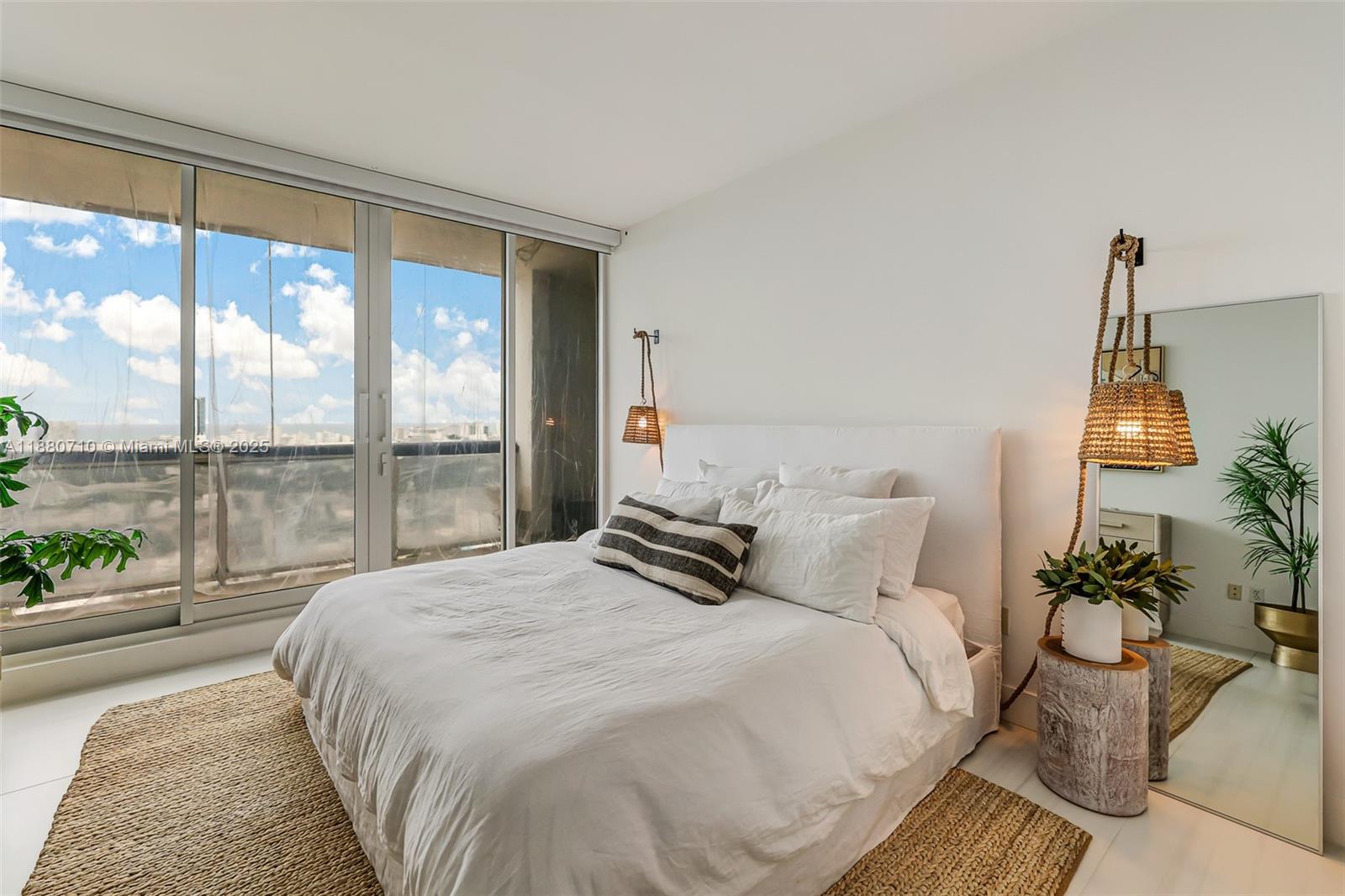 SUNSET HARBOUR NORTH COND - Residential Lease