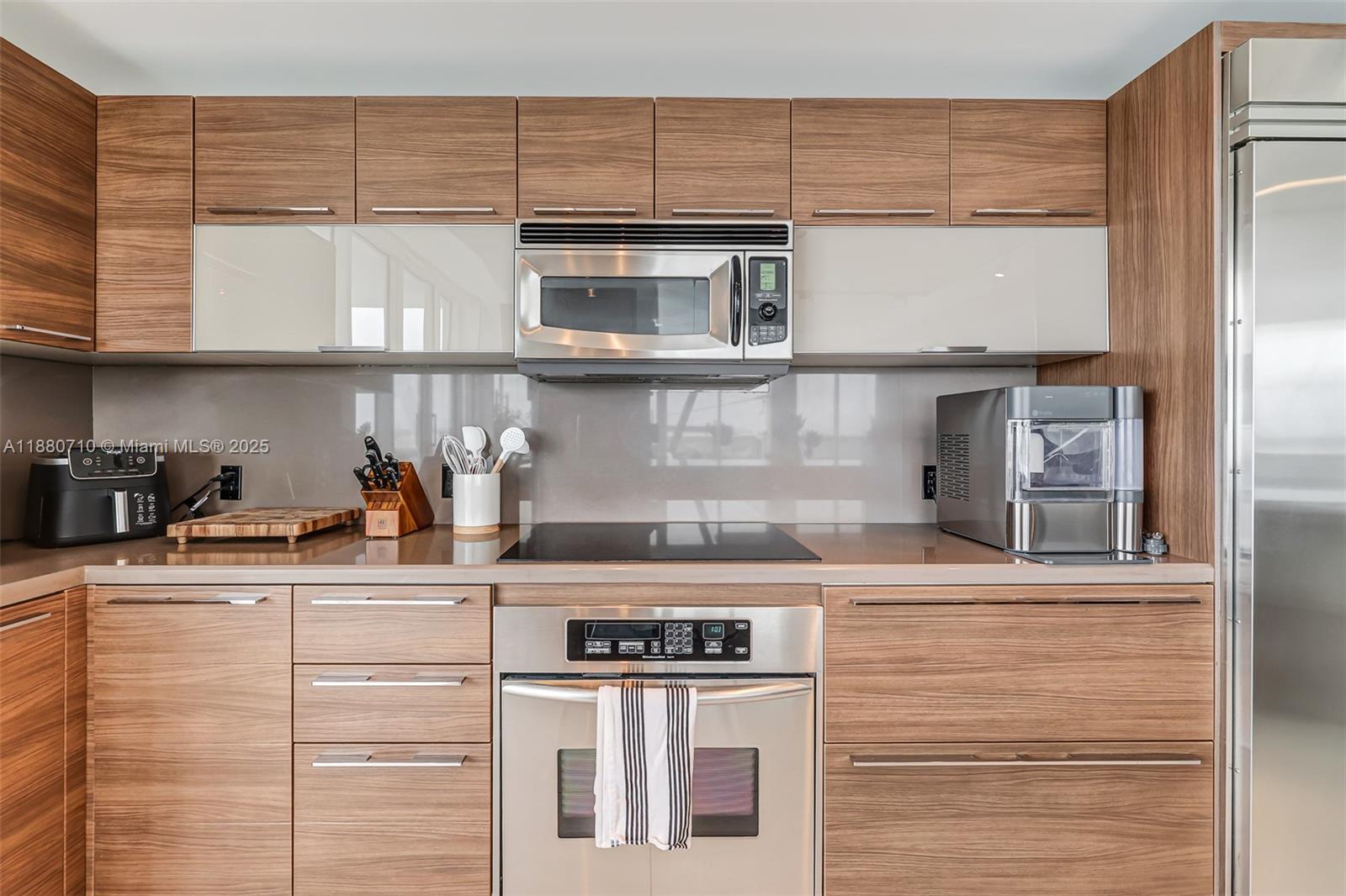 SUNSET HARBOUR NORTH COND - Residential Lease